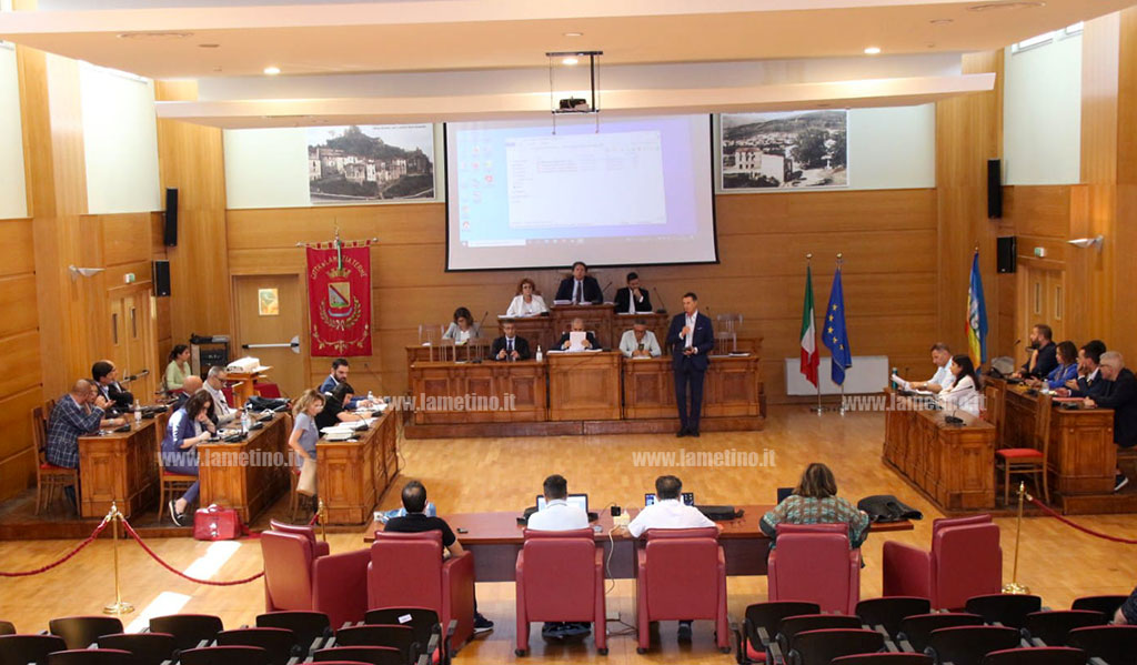 aula-consiglio-comunale-lamezia-23622_4f289.jpg