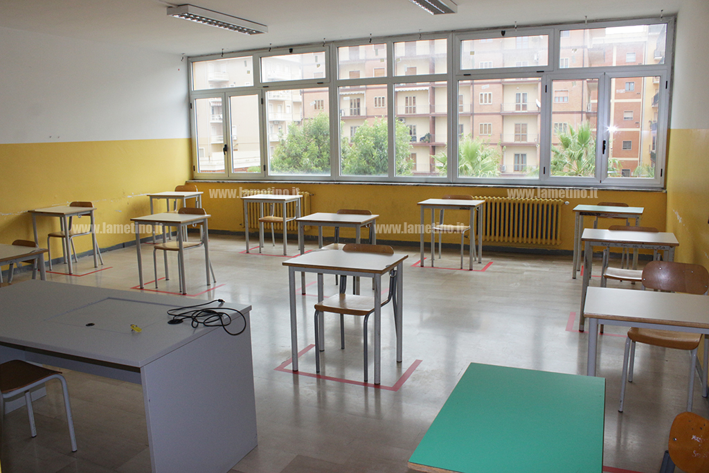 Covid a Lamezia, studenti contro il Comune per la riapertura: "Non andremo a scuola"