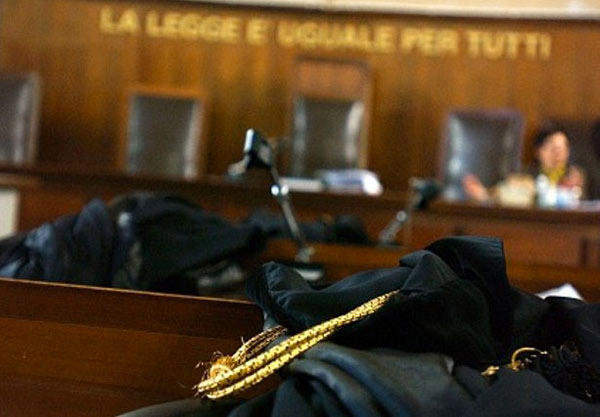 Accusato di  corruzione elettorale, interrogato per 6 ore ex consigliere regionale Aieta