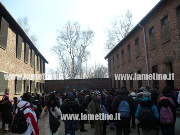 auschwitz2-auschwitz-treno-della-memoria-studenti-lamezia.jpg