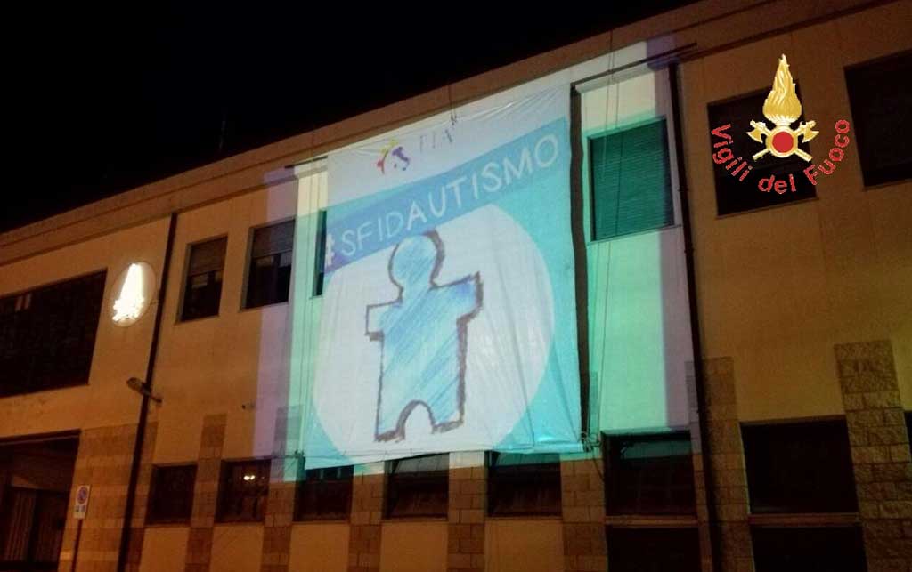 Autismo, Vigili del Fuoco Calabria illuminano di blu alcune sedi 