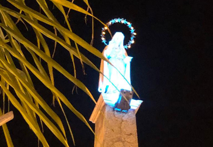 Lamezia, Giornata mondiale della consapevolezza dell'Autismo: si illumina di blu statua Madonnina