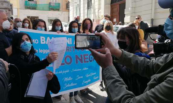 Autismo, Asp non paga cure: nuova protesta genitori a Reggio Calabria
