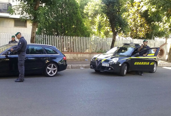 Violazioni al codice della strada, Gdf Cosenza sequestra oltre 100 auto 