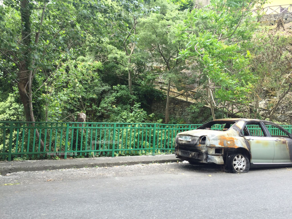 auto-bruciata-giugno-2015-bis.jpg