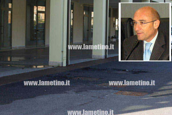 Lamezia: Era del direttore Asp Mancuso l'auto in fiamme in via Marconi