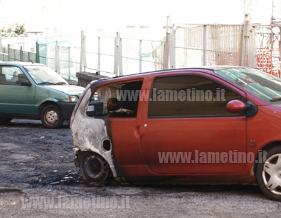 auto-bruciata-via-misiani-giugno-2012-bis