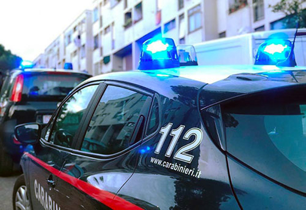 Tenta la fuga dopo aver offeso e minacciato carabinieri in servizio, arrestato a Gasperina