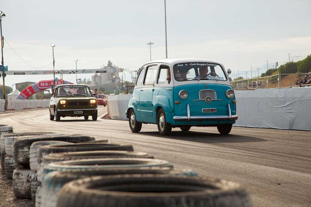 Motorshow 2Mari, sulla pista "Villeneuve" sfilano le auto d’epoca 