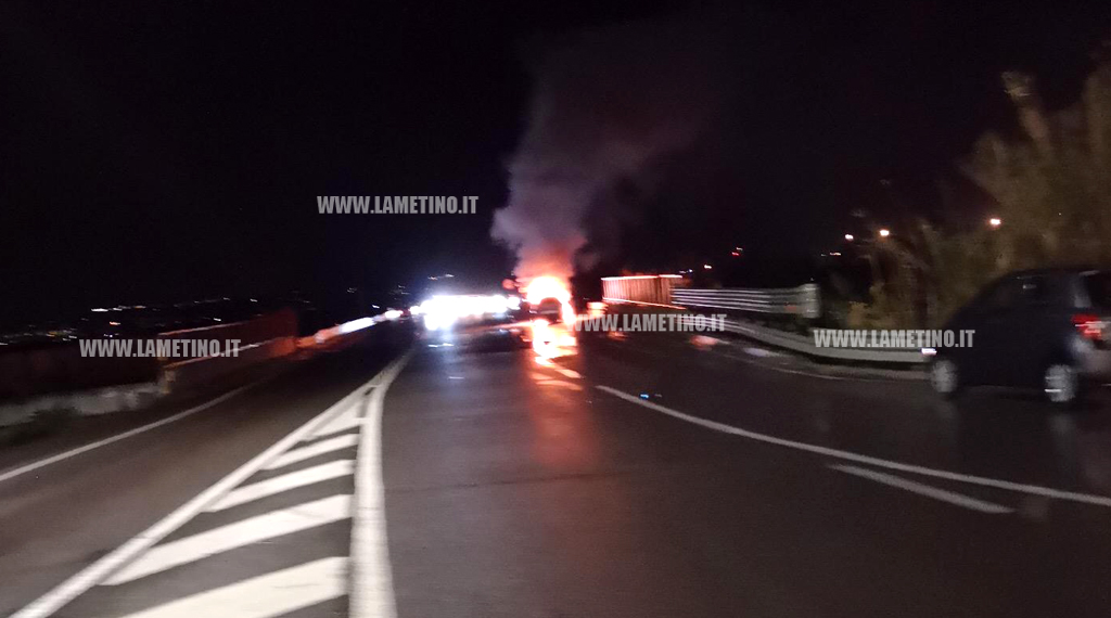 auto-fiamme-280-lamezia-31102018.jpg