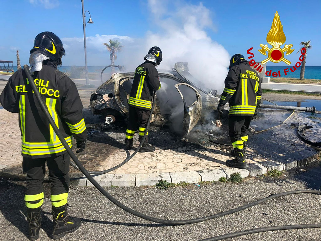 auto-fiamme-2.jpg