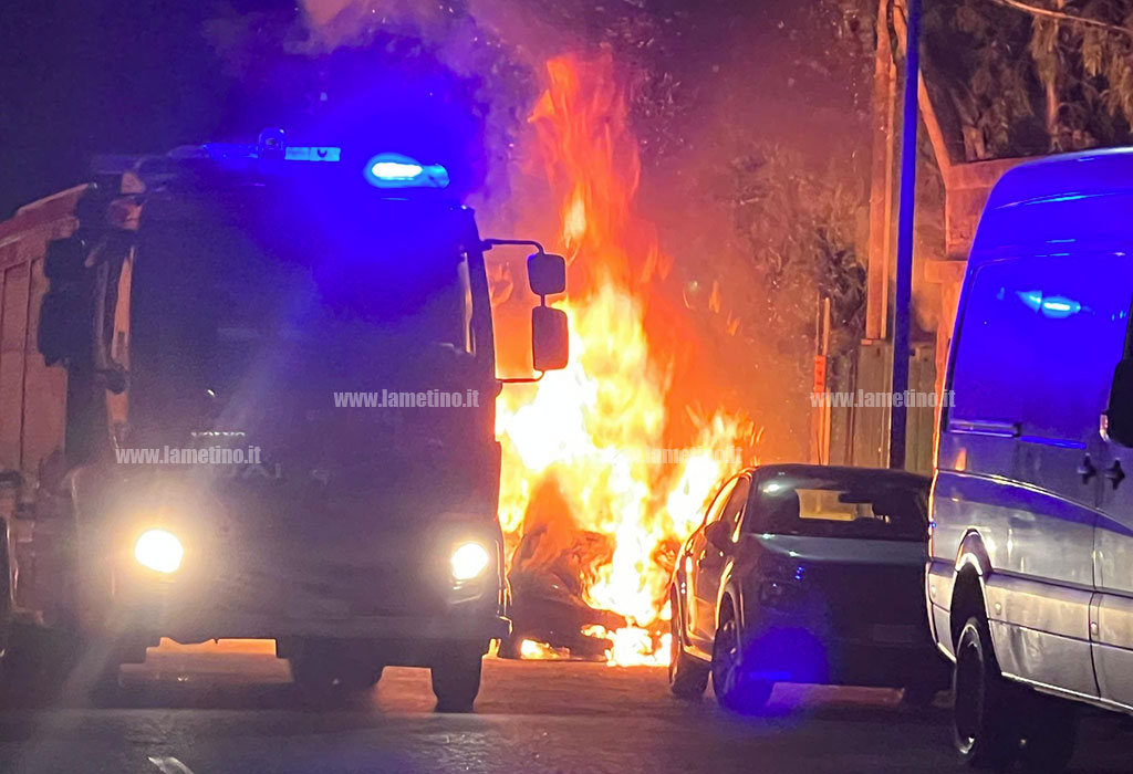 Lamezia, auto in fiamme in via Fusco: si indaga su pista dolosa