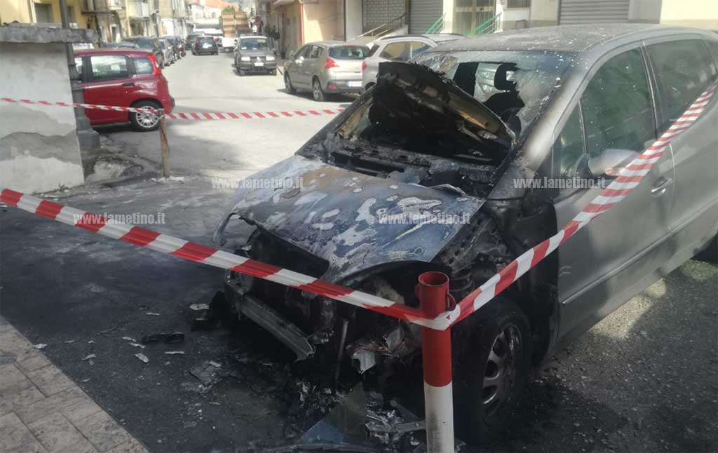 auto-fiamme-notte-via-f-cap-sambiase.jpg