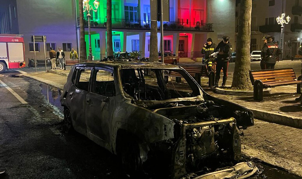 Incendiata un'auto della Polizia locale nel Reggino 