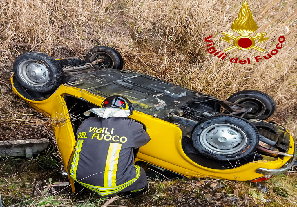 Auto precipita in un fossato nel Cosentino, un morto