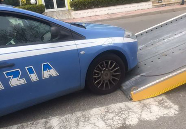 Guaste 3 volanti Polizia, una sola pattuglia a Catanzaro