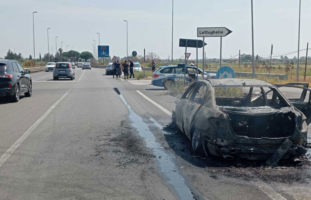 auto-in-fiamme-salvi090d2a_1aa42.jpg