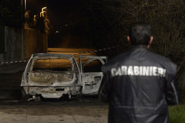 Calabria: Incendia auto sequestrata, denunciato 30enne cosentino