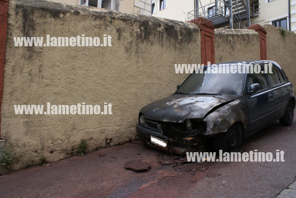 Lamezia: Tre auto vanno a fuoco nella notte in centro storico
