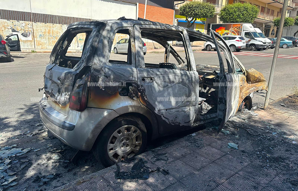 auto-incendiata_688d3.jpg