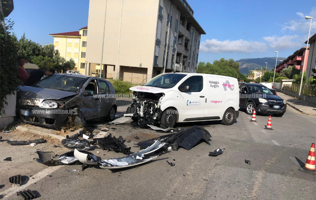 auto-incidente-furgone-8-sett2020.jpg