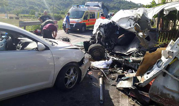 Scontro tra auto a Rende: muore 73enne, grave il fratello. Ferite altre due persone