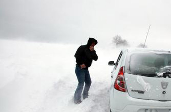 Maltempo: partoriente bloccata da neve, soccorsa da vigili del fuoco a Corigliano Calabro