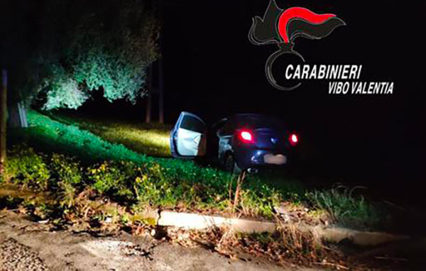 Inseguito dopo furto auto a Pizzo, ha incidente e riesce a fuggire