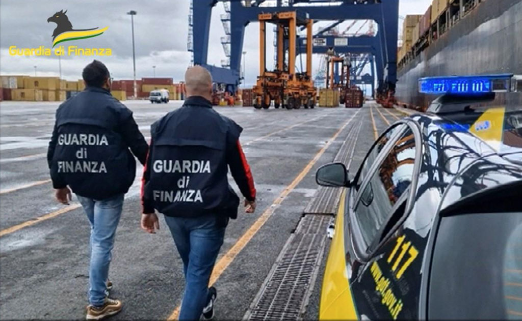 Sequestrate nel porto di Gioia Tauro 251 auto rubate in Canada - Video