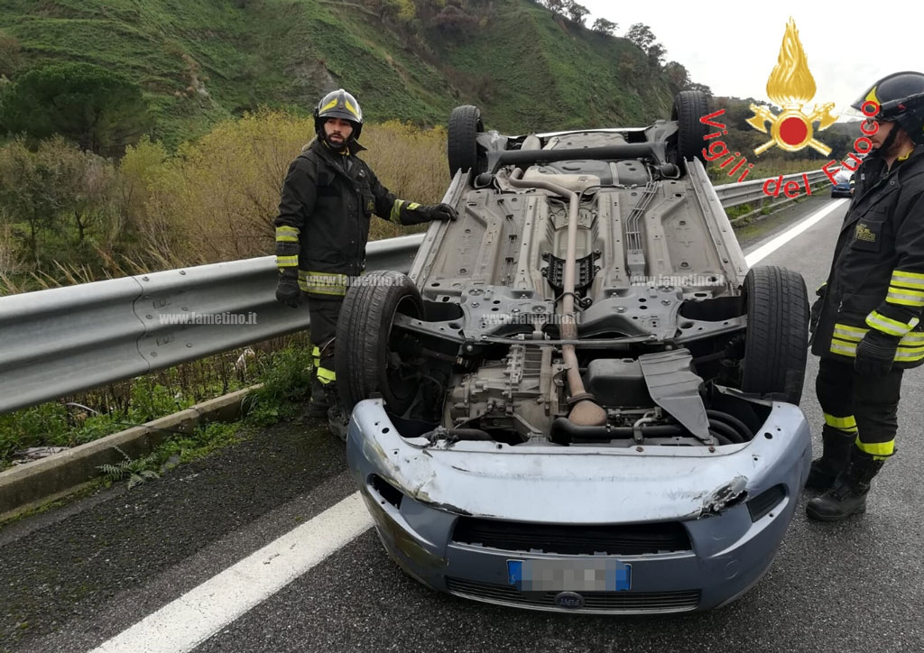 Auto si ribalta sulla ss 280 verso Catanzaro, un ferito e disagi alla circolazione