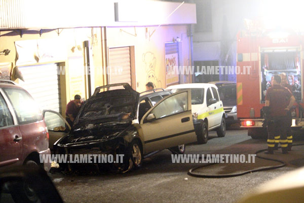 Lamezia: Auto in fiamme in via Filzi