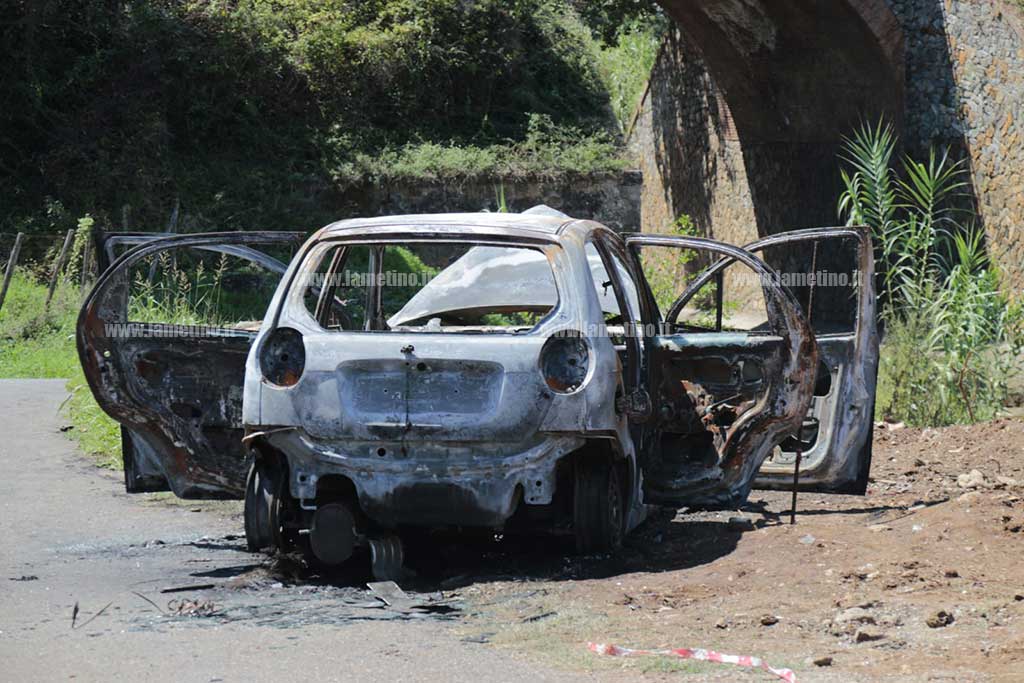 Lamezia, trovato cadavere carbonizzato di un anziano in un'auto: indagini 