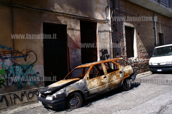 auto_bruciata_eman_grande_marzo_2012