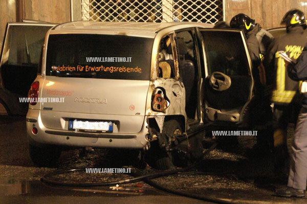auto_incendiata26022012-2