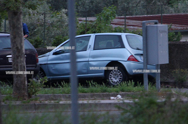 Lamezia: Auto in fiamme nel tardo pomeriggio in via Reillo