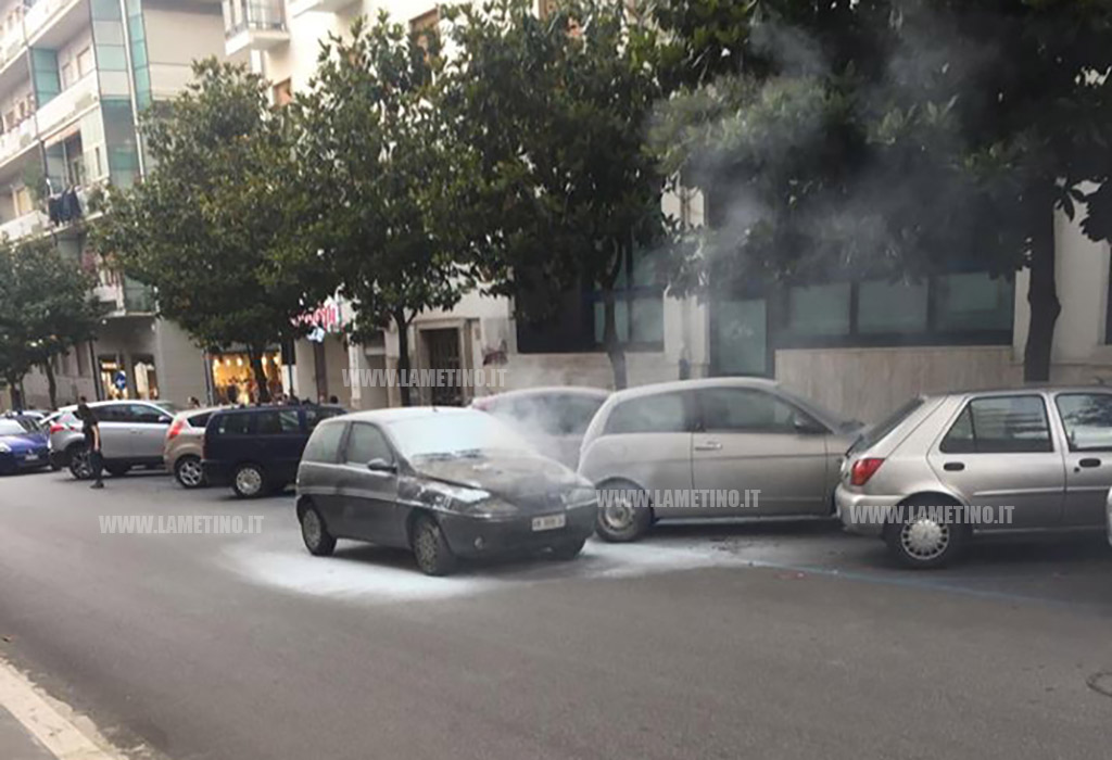 auto_incendita_lamezia2-040618.jpg