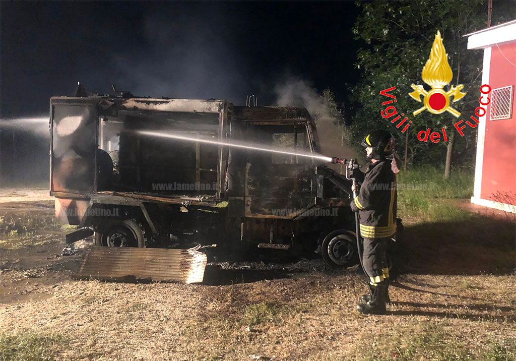 In fiamme autobotte Calabria Verde a Santa Caterina Superiore, avviate indagini 