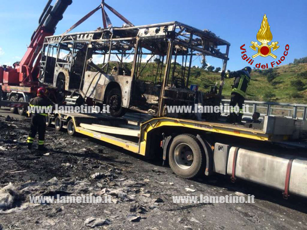 autobus-incendiato-germaneto-giugno-2014.jpg