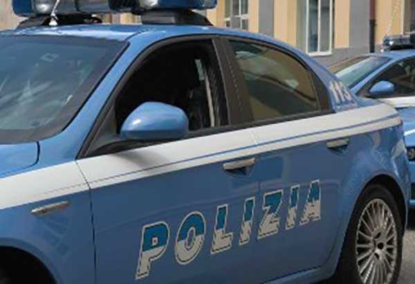Perseguita e minaccia vicine di casa a Catanzaro, divieto di avvicinamento per 29enne 