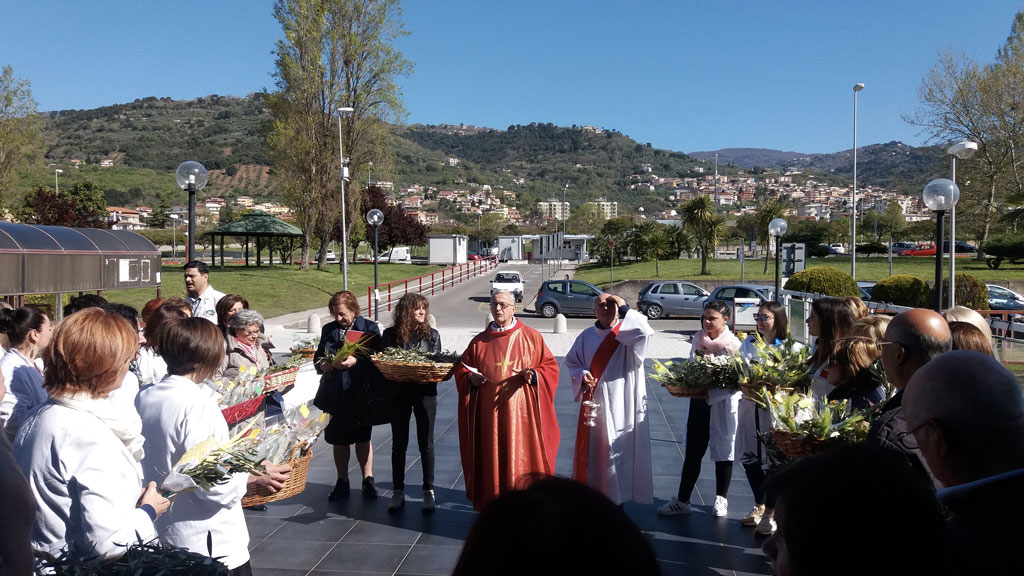 Lamezia, volontari Avo consegnano ramoscelli di ulivo a pazienti Ospedale 