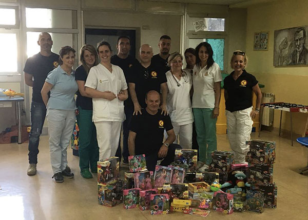 Lamezia, Azione Identitaria distribuisce giocattoli ai bambini del reparto di pediatria