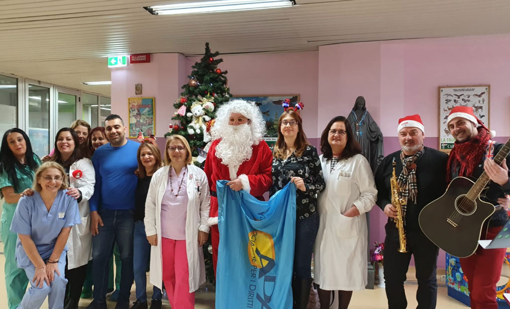 Associazione "Ada del Lametino" in visita ai bambini del reparto di pediatria dell'ospedale