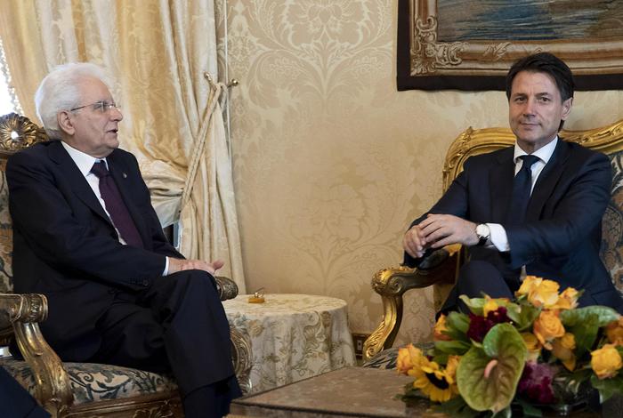 Premier designato Conte rimette incarico a Mattarella: salta tutto, ipotesi nuove elezioni