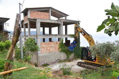 Procura ordina demolizione villa abusiva a Bagnara Calabra 