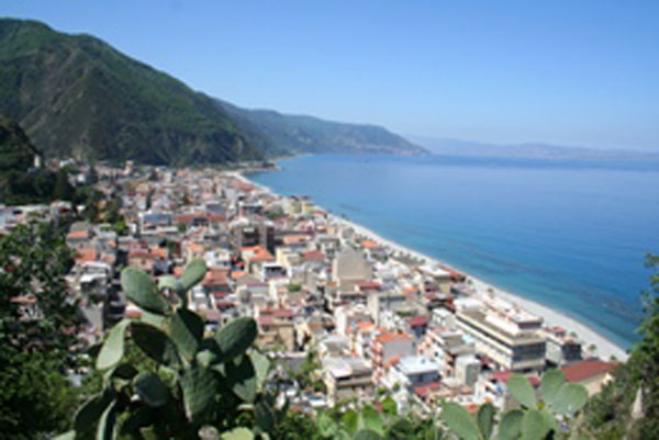 Danni in struttura migranti della Curia a Bagnara Calabra 