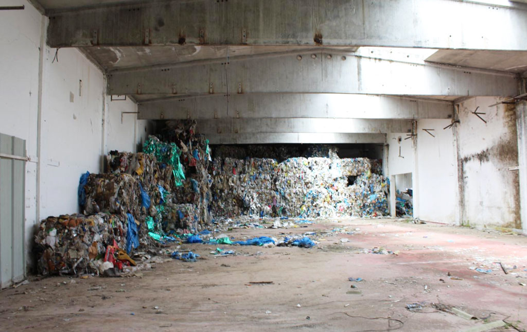  Ecoballe e rifiuti speciali: sequestrata area nella zona industriale a Vibo