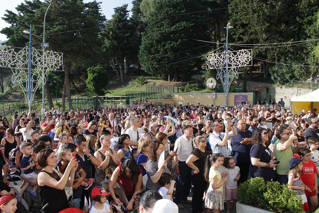 Lamezia, la benedizione dei bambini al santuario di Sant’Antonio