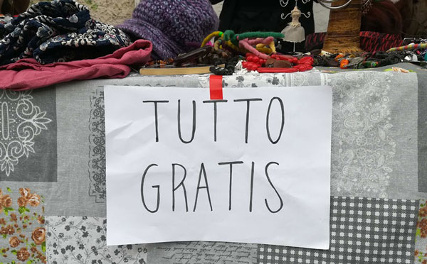 Lamezia, torna la bancarella dell'usato alla Casa del Popolo
