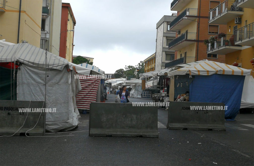 bancarella-pioggia-2018-foto-5.jpg