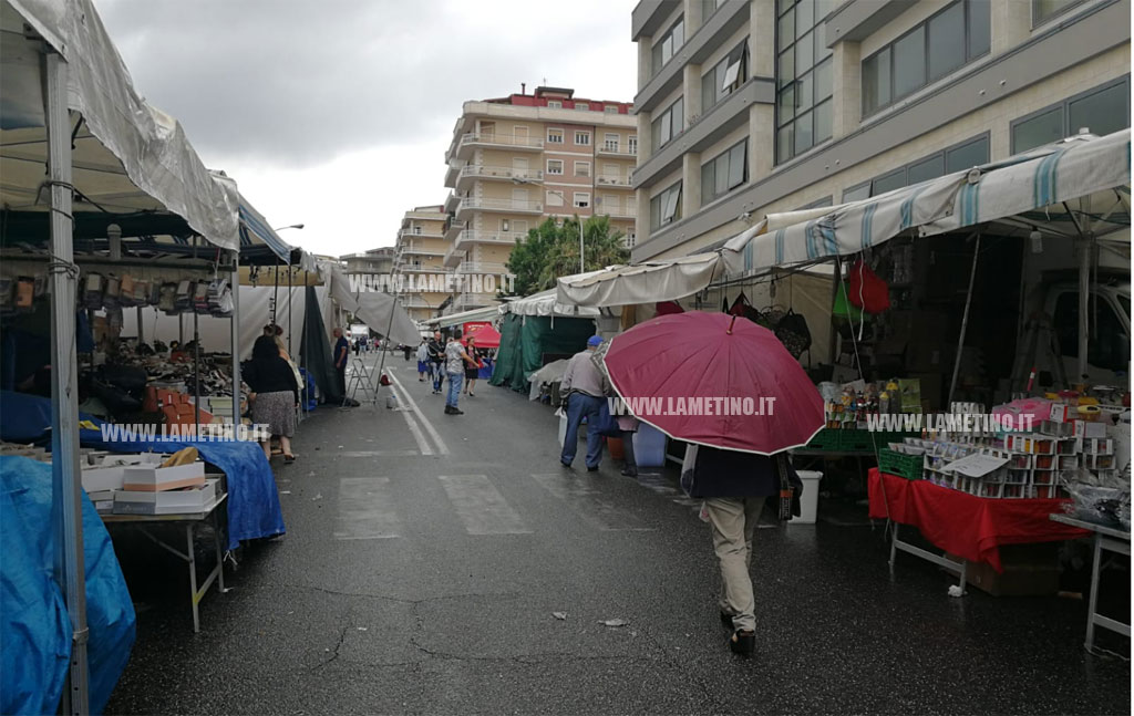 bancarella-pioggia-2018-foto-6.jpg